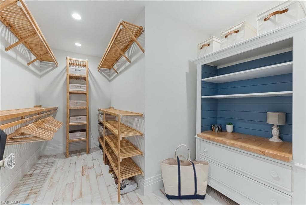 23 Pelican ST-25