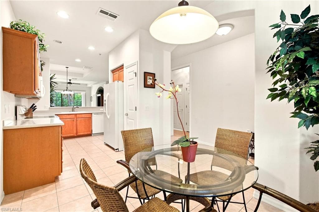 4874 Hampshire CT 303-12