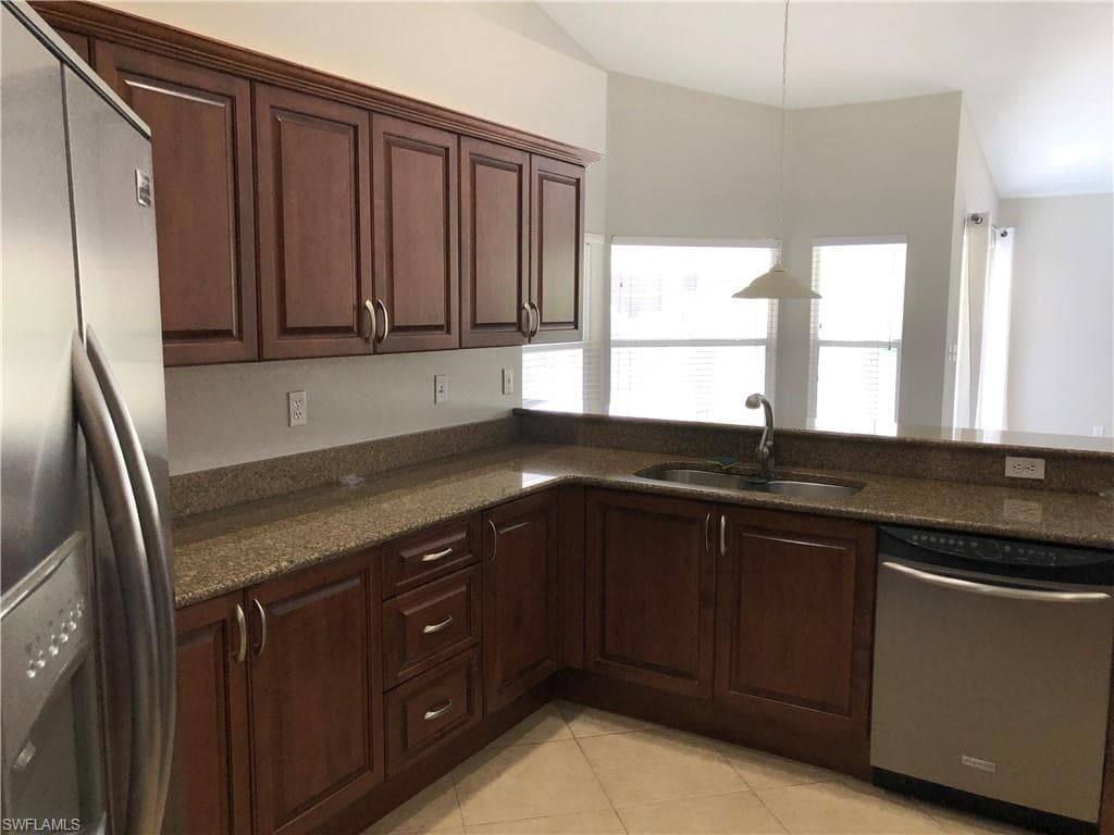 8223 Breton CIR-8