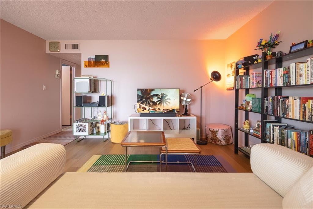 3225 E Riverside DR 31C-6