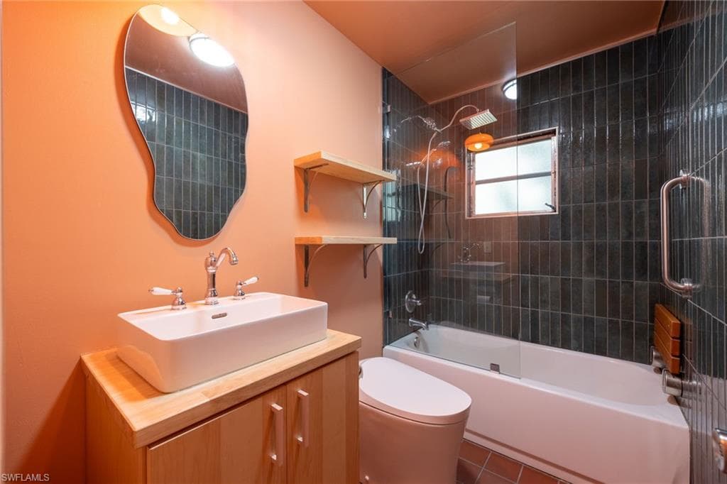 3225 E Riverside DR 31C-18