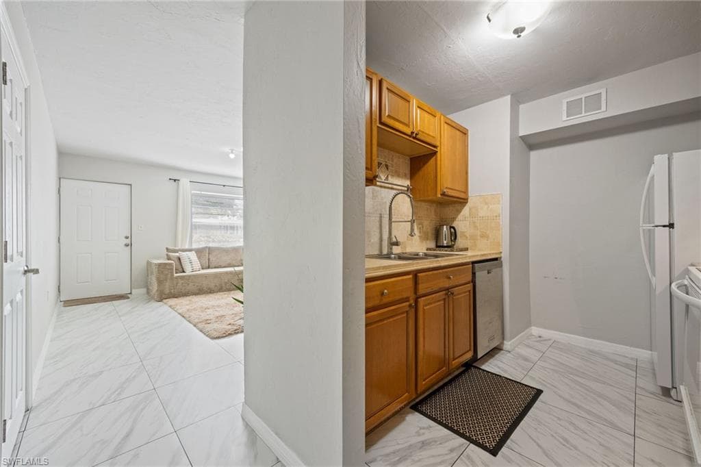 2828 Jackson ST B3-13