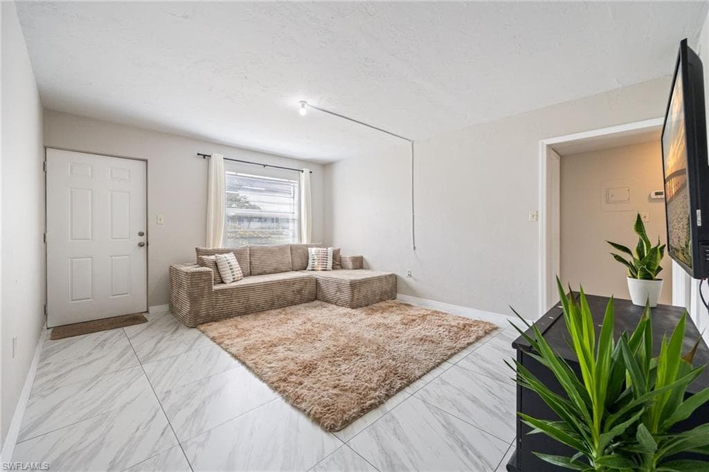 2828 Jackson ST B3-7