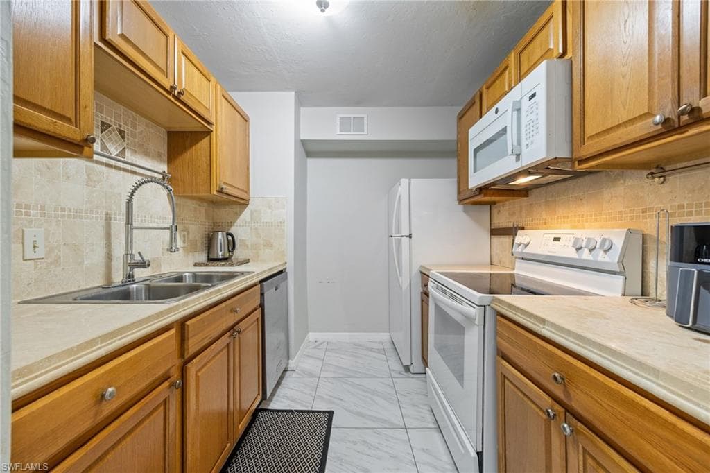 2828 Jackson ST B3-11