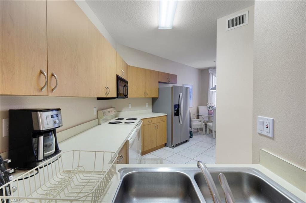 6384 Huntington Lakes CIR 103-9