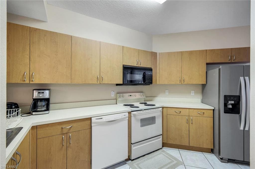 6384 Huntington Lakes CIR 103-8