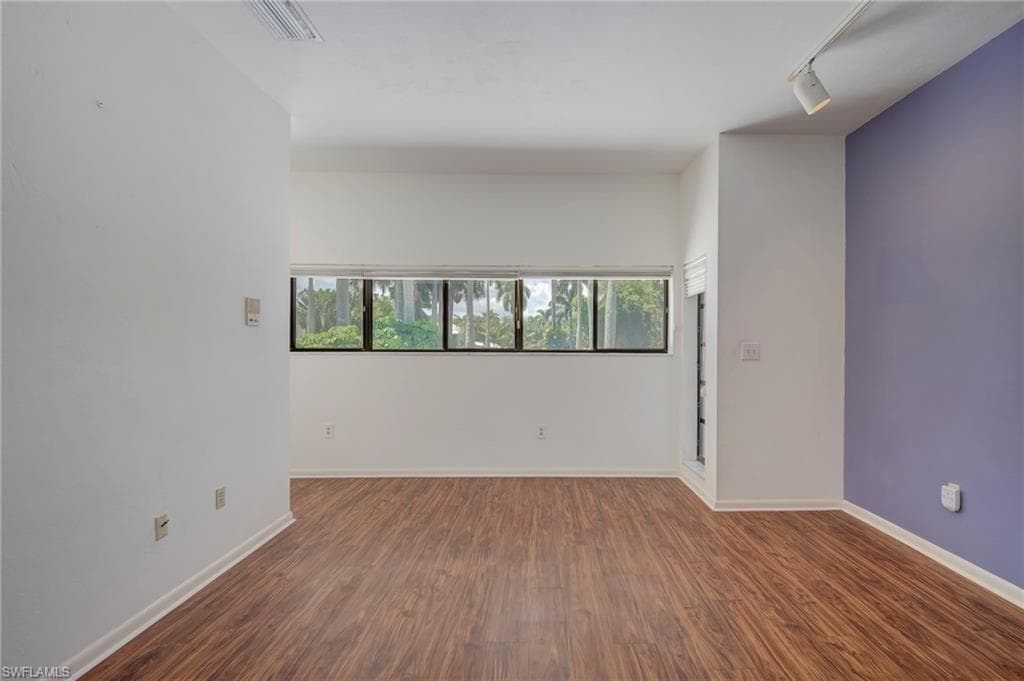 1215 Caloosa DR-17