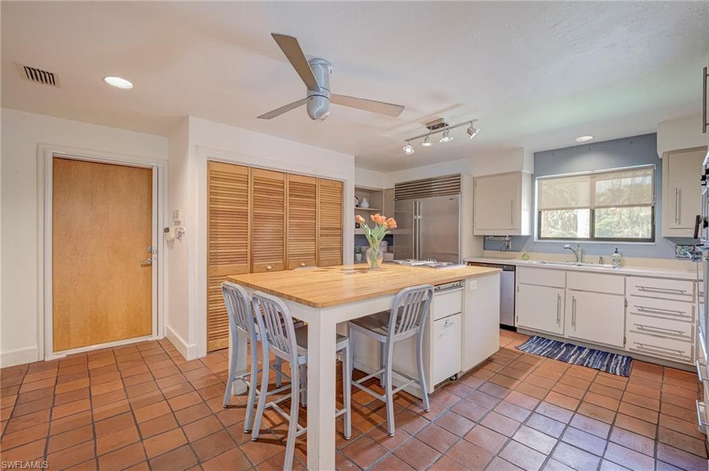 1215 Caloosa DR-12