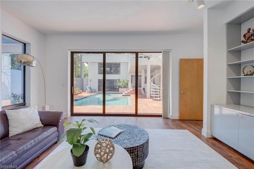 1215 Caloosa DR-10