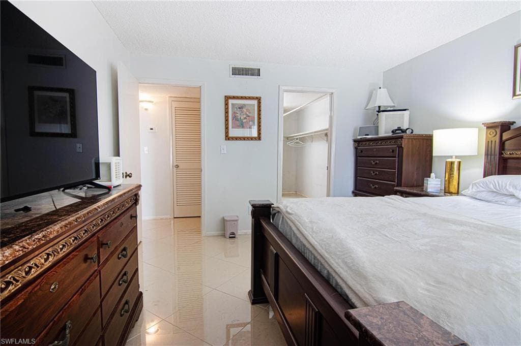2366 E Mall DR 414-9