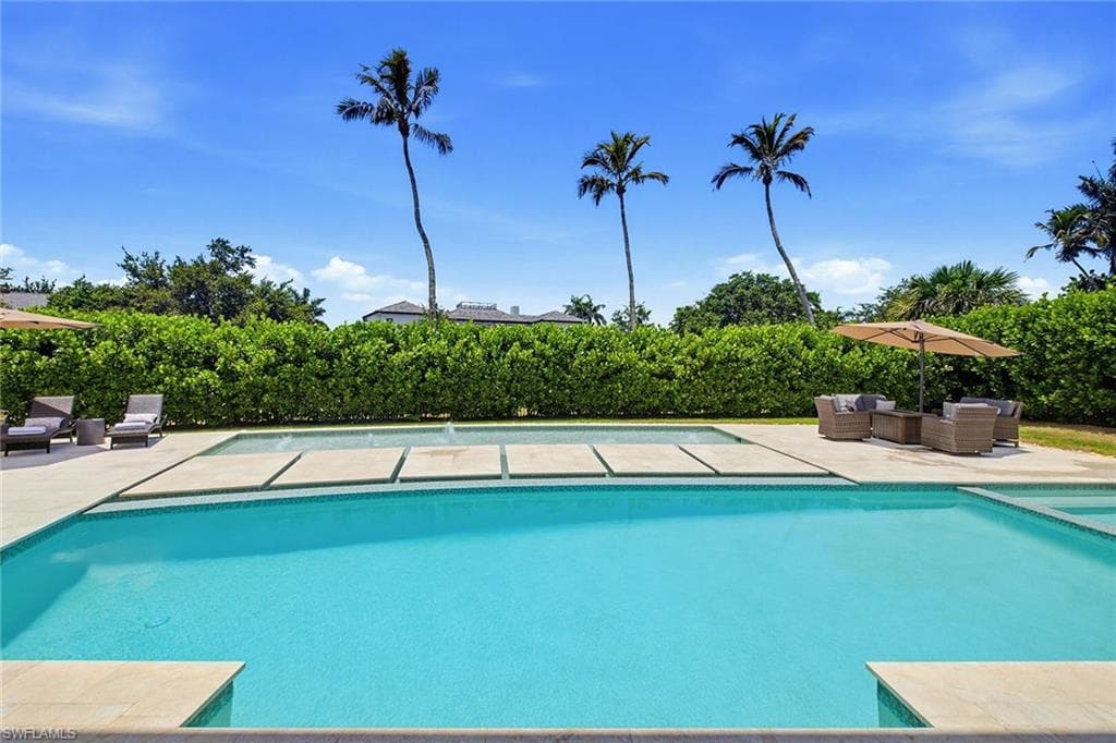 692 Banyan BLVD-23