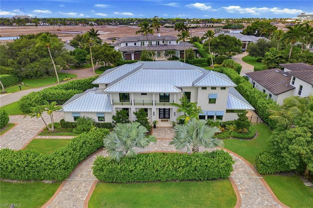 692 Banyan BLVD-27