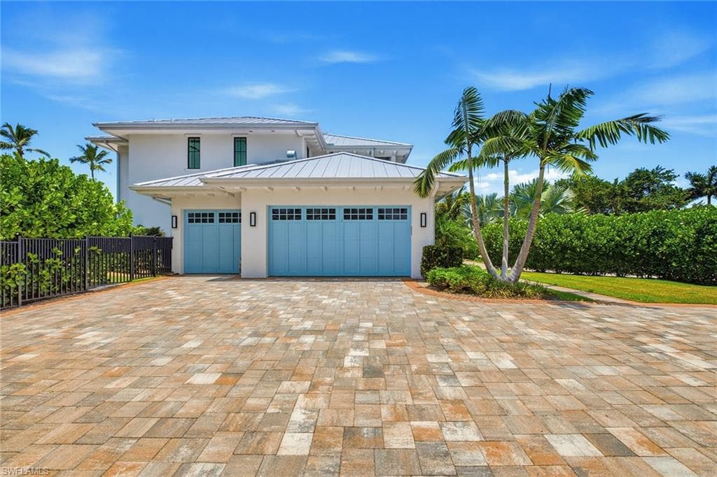 692 Banyan BLVD-26