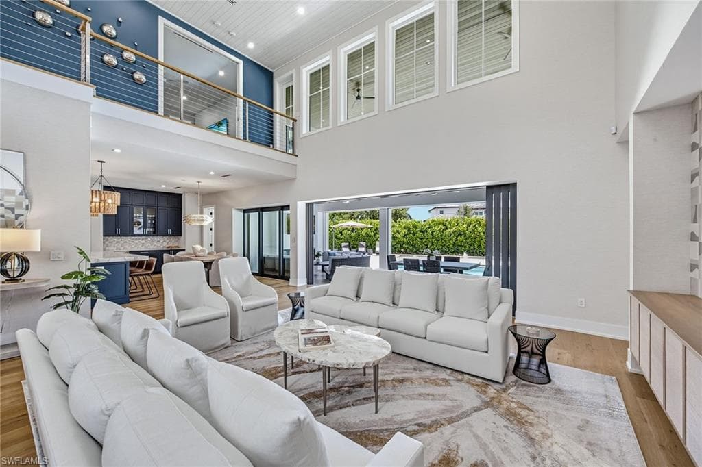 692 Banyan BLVD-3