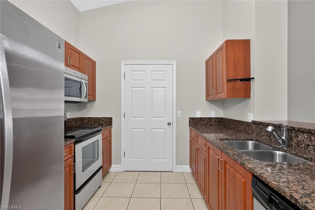 8521 Oakshade CIR 422-12