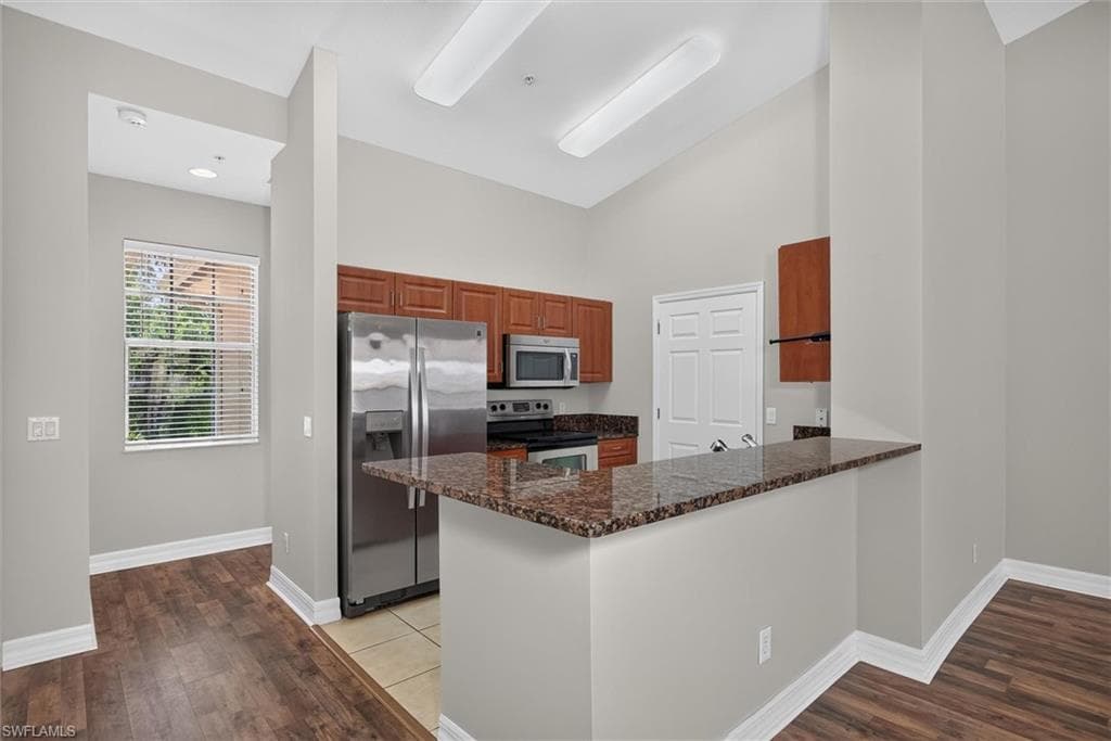 8521 Oakshade CIR 422-3