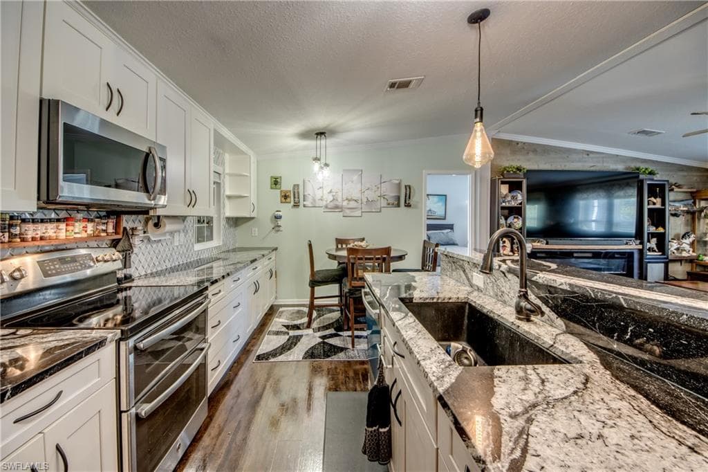 356 Sacramento ST-28