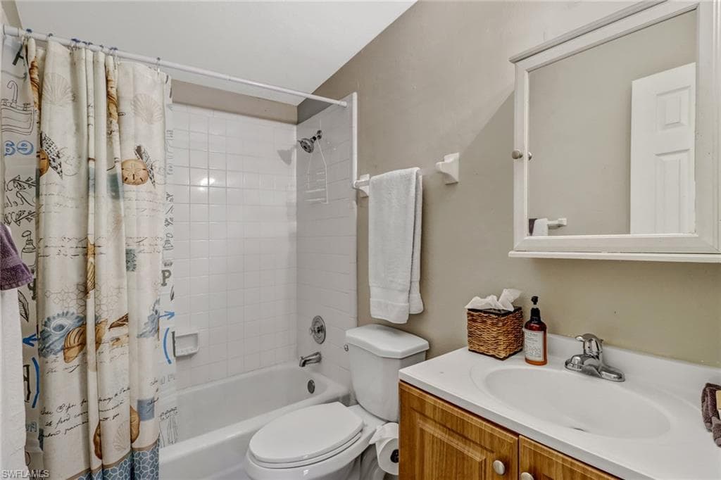 2140 Harbor LN-17