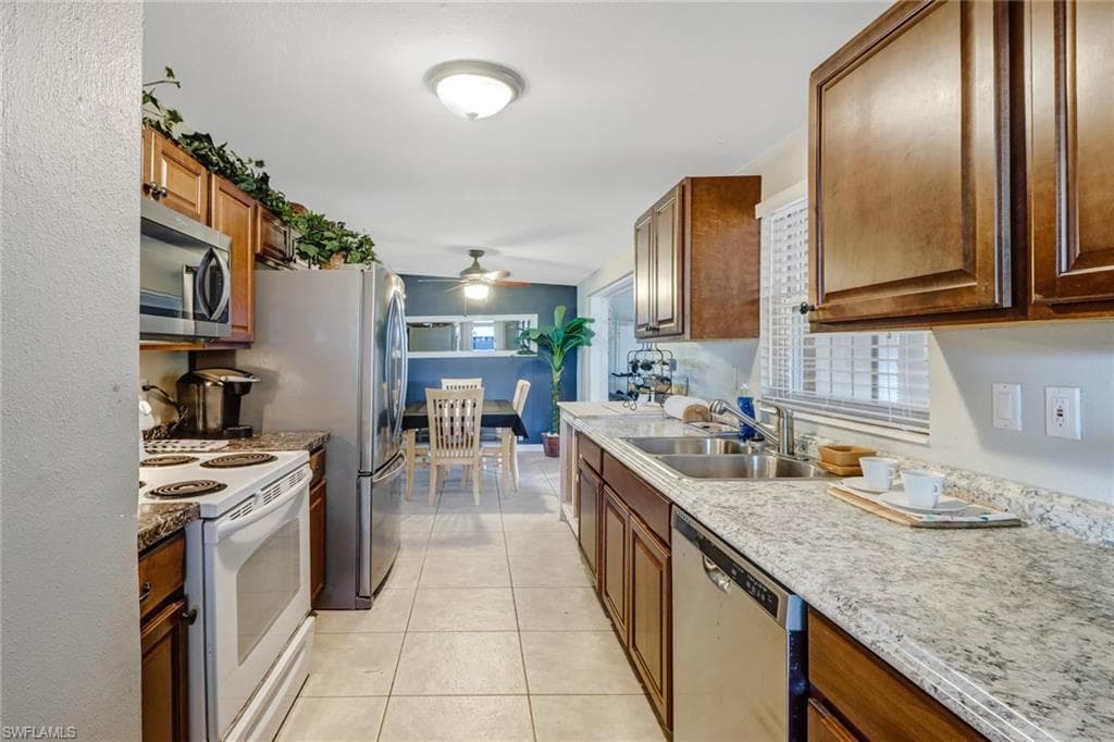 2140 Harbor LN-12