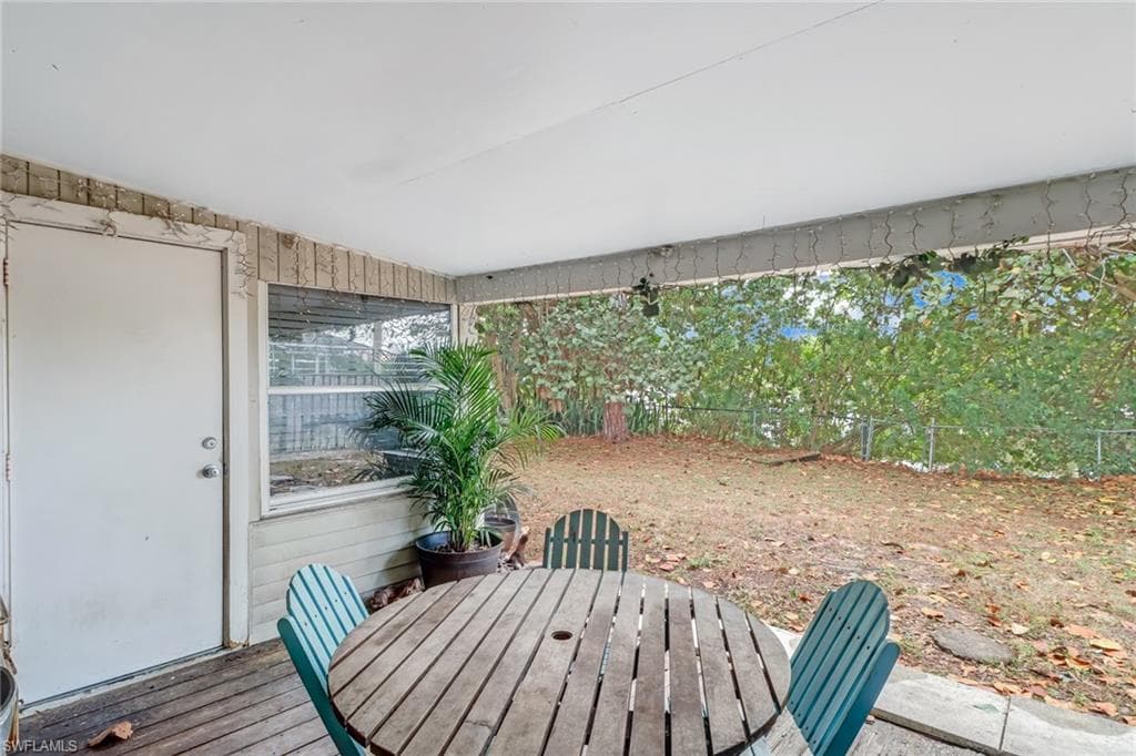 2140 Harbor LN-26
