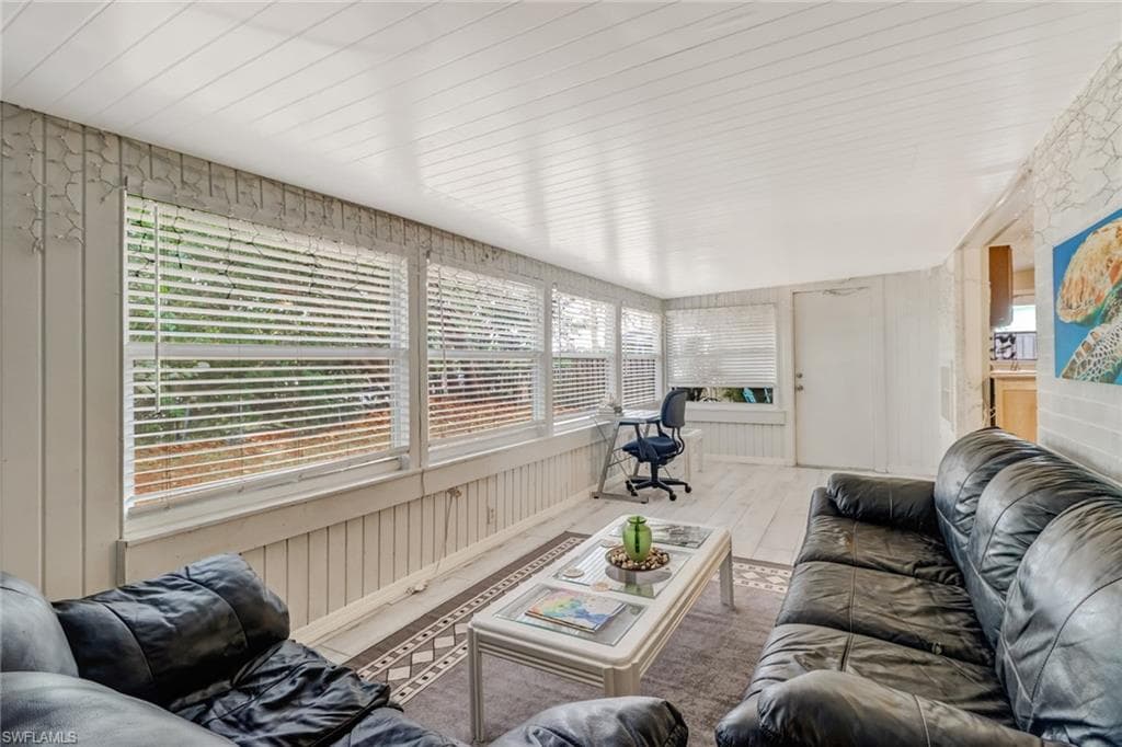 2140 Harbor LN-22