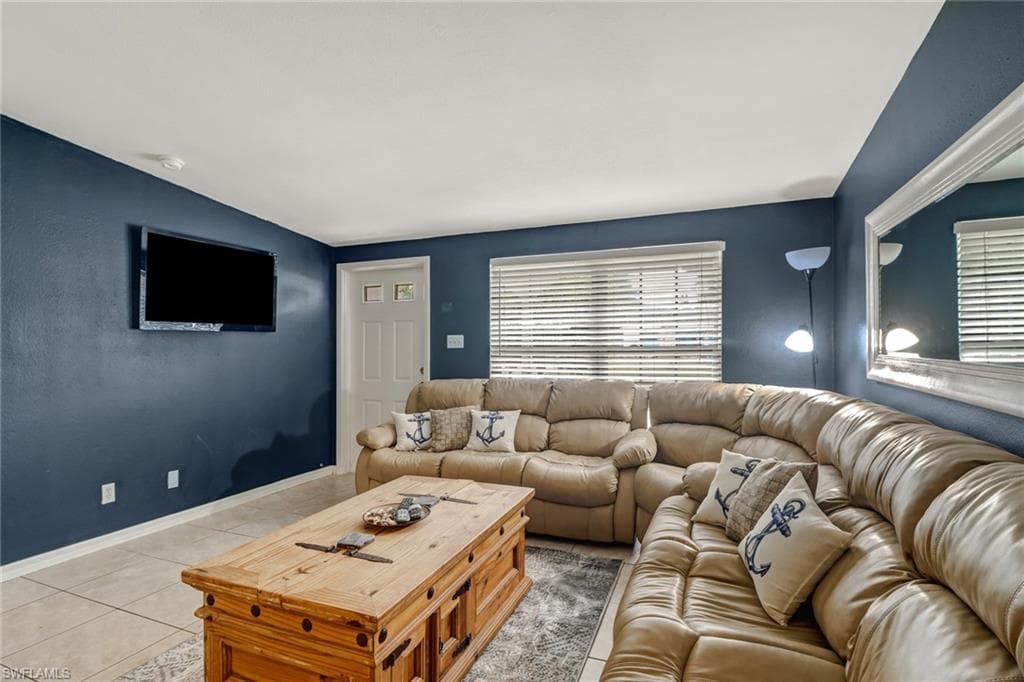 2140 Harbor LN-7