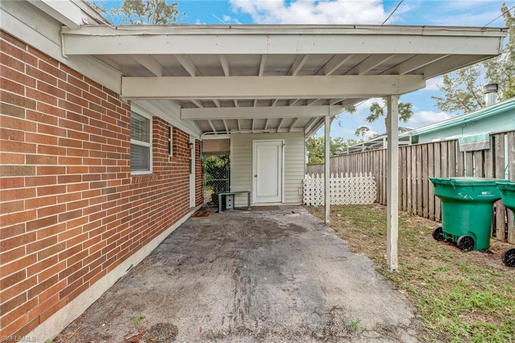 2140 Harbor LN-28