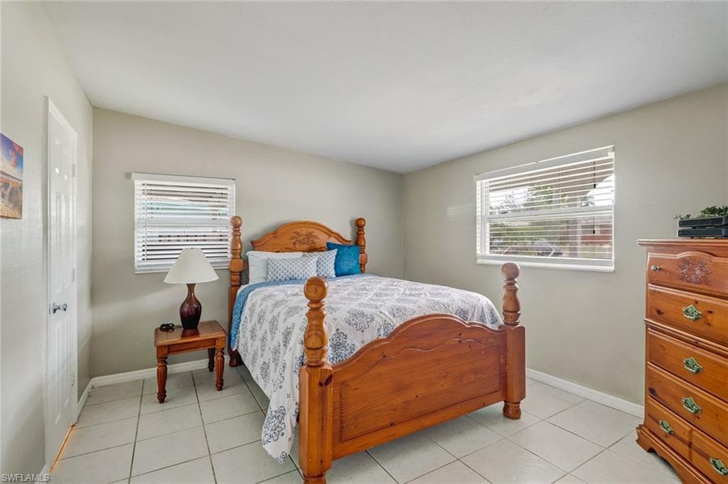 2140 Harbor LN-14