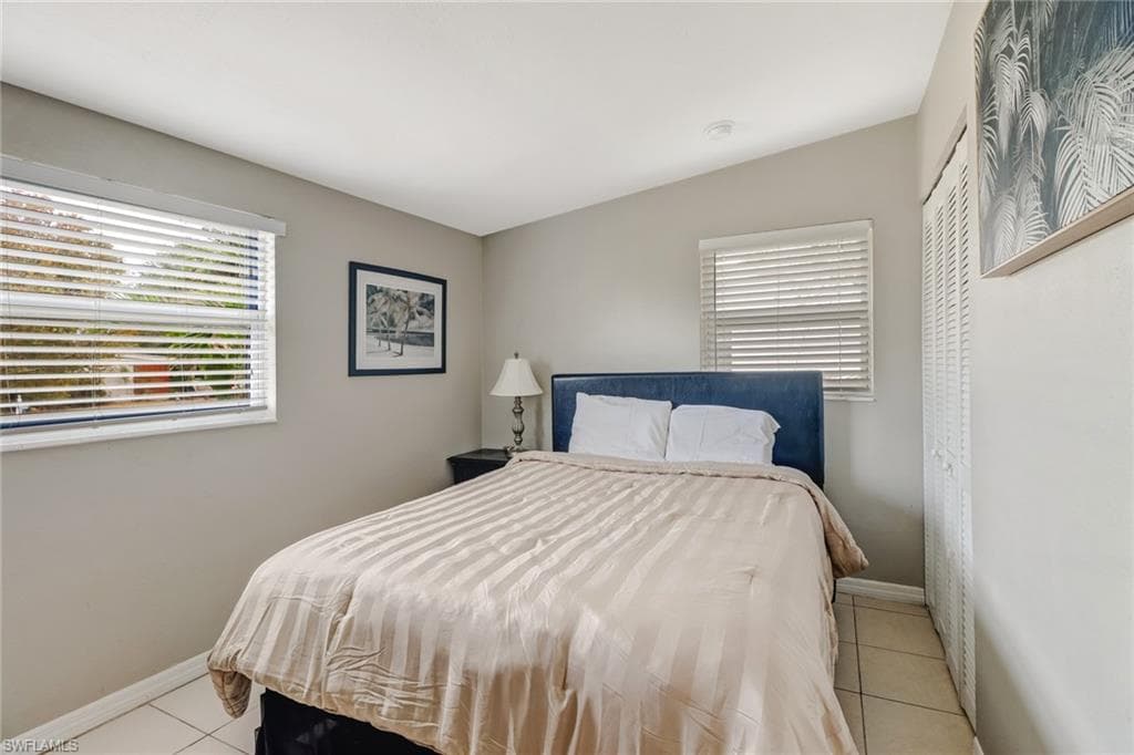 2140 Harbor LN-19