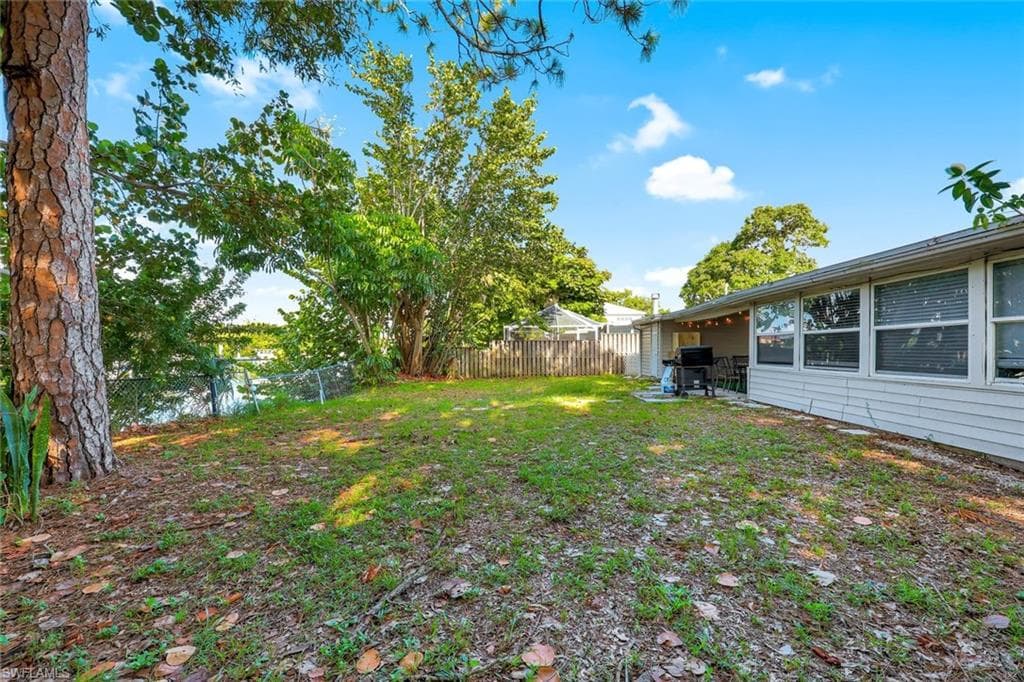 2140 Harbor LN-25