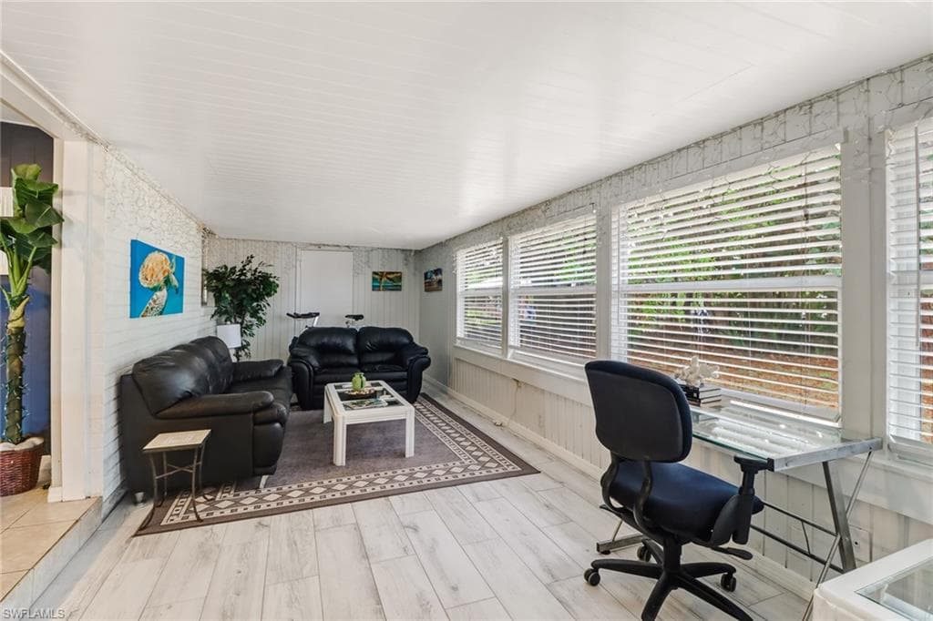 2140 Harbor LN-21