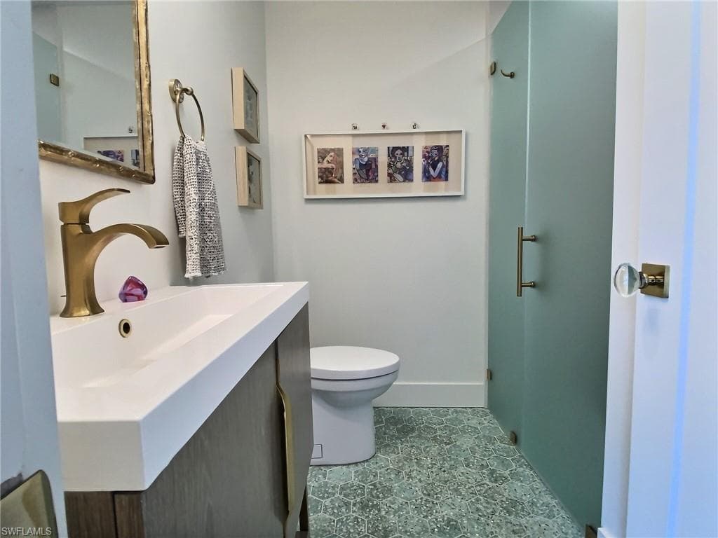 1031 Diana AVE-26