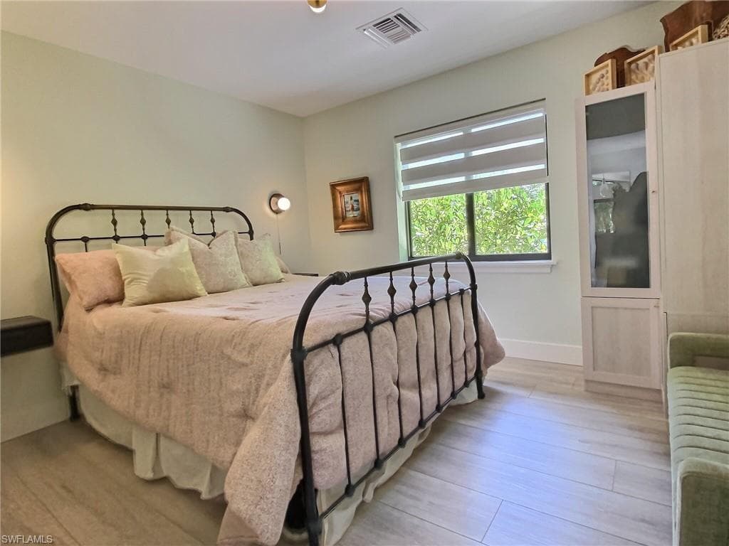 1031 Diana AVE-28