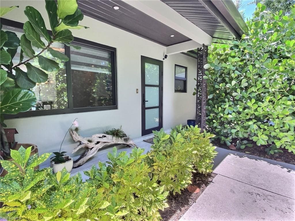 1031 Diana AVE-30
