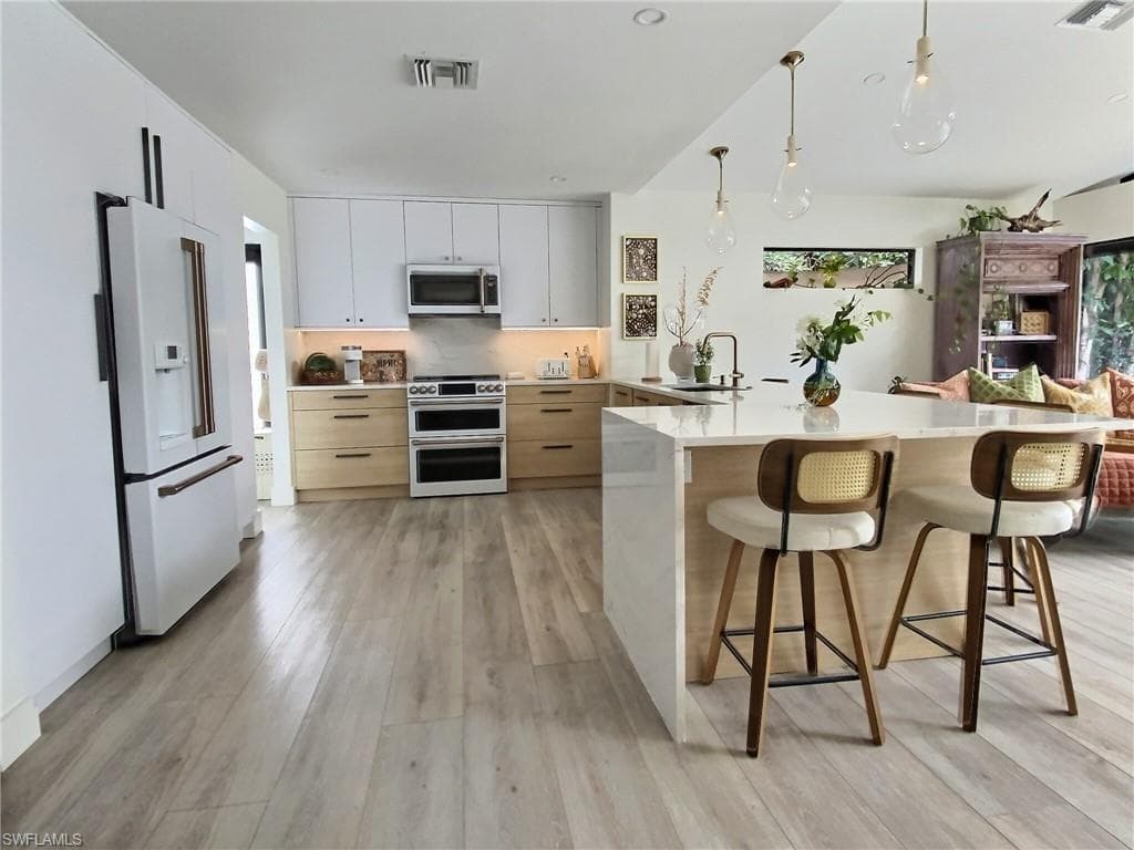 1031 Diana AVE-14