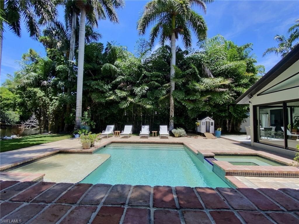 1031 Diana AVE-4