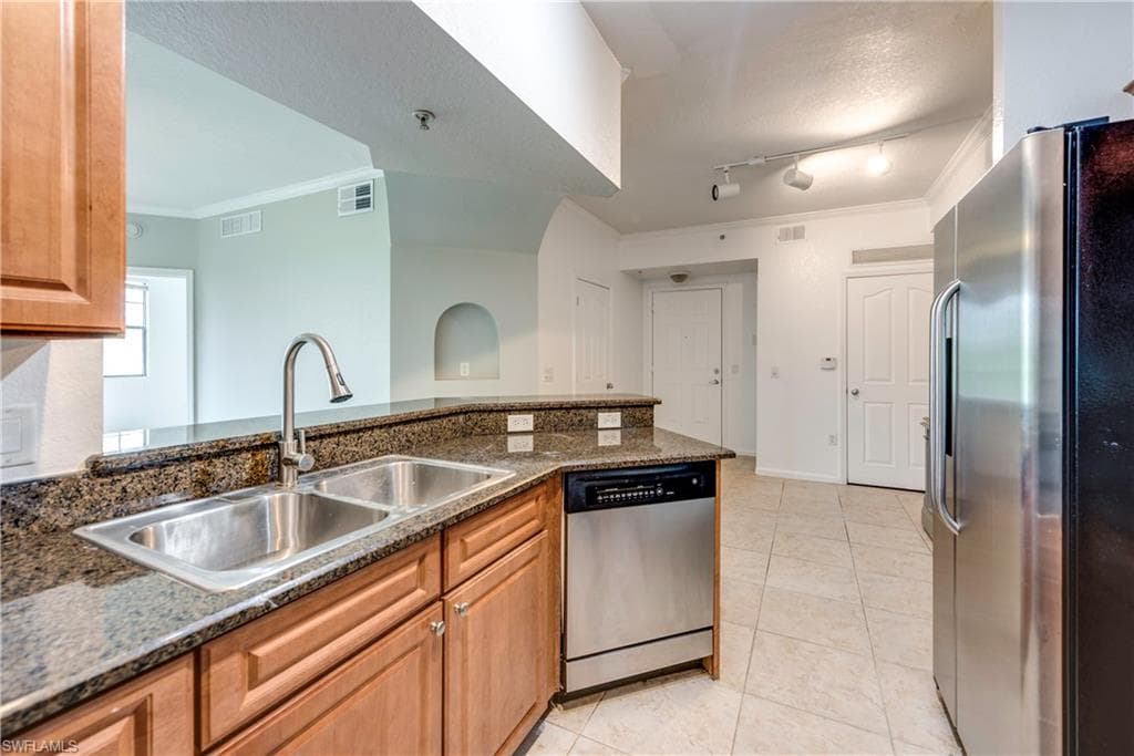 13000 Positano CIR 301-3