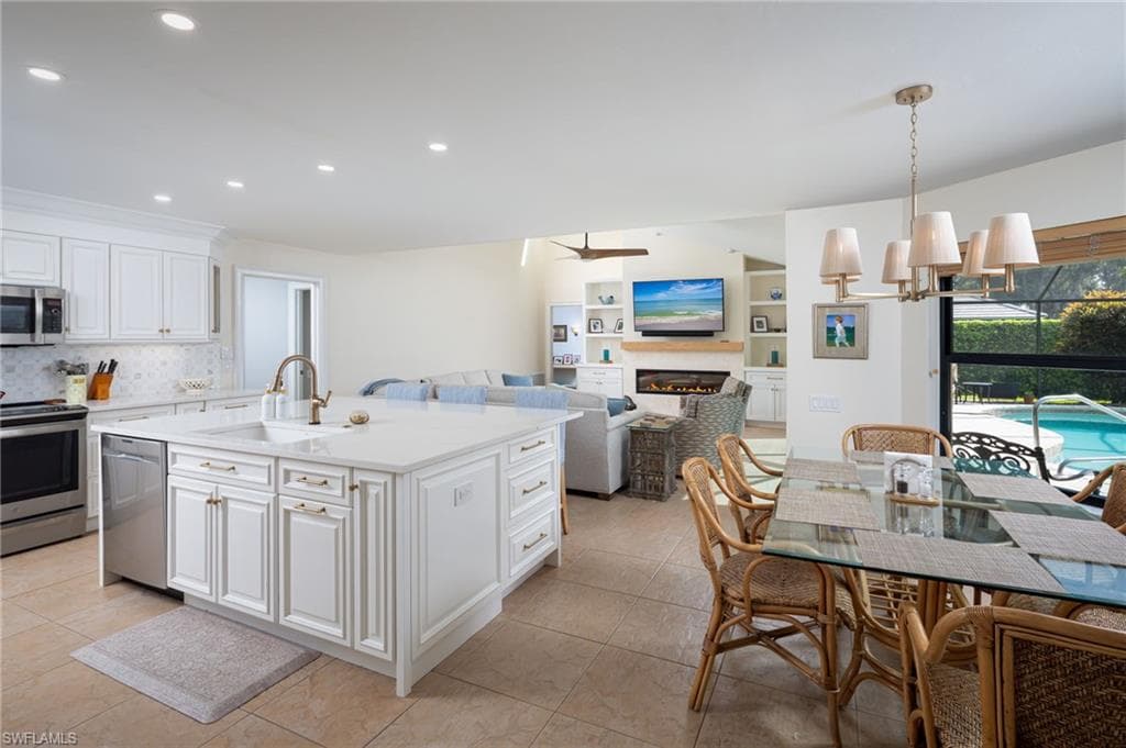 196 Monterey DR-6
