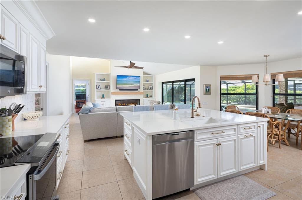 196 Monterey DR-9