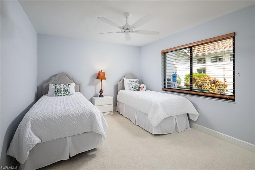 196 Monterey DR-25