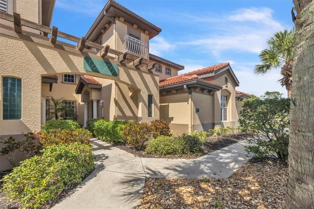 9276 Aviano DR 202-5