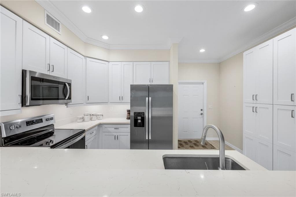 1137 Winding Pines CIR 106-9