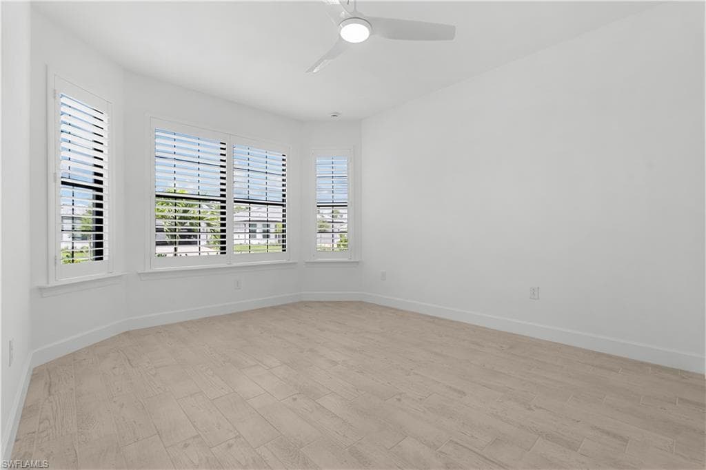 2104 Freemont WAY-12