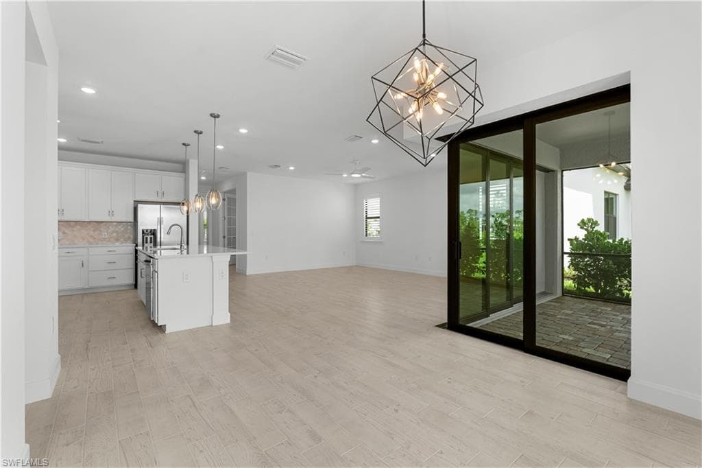 2104 Freemont WAY-5