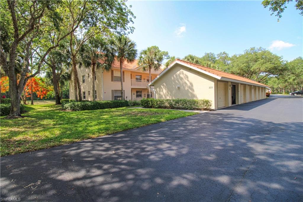 225 Robin Hood CIR 203-7