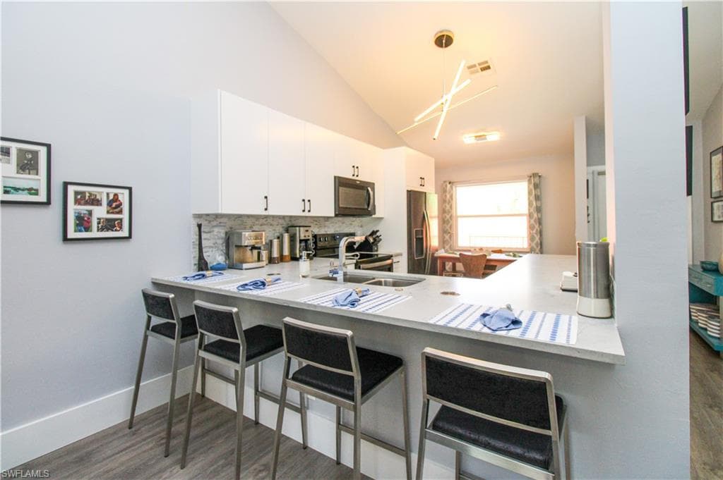 225 Robin Hood CIR 203-14