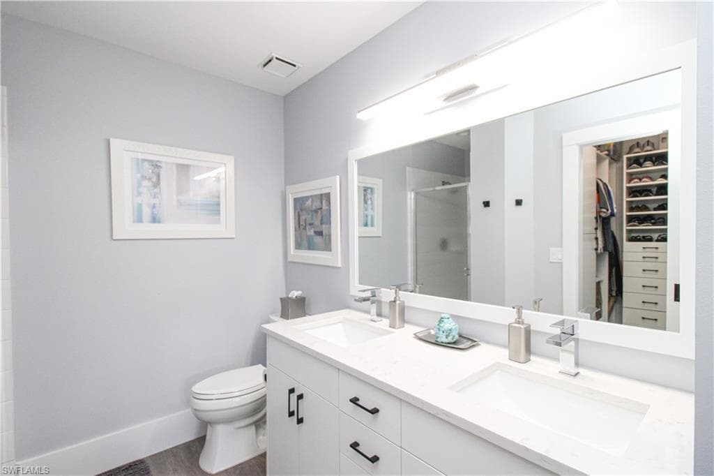 225 Robin Hood CIR 203-40