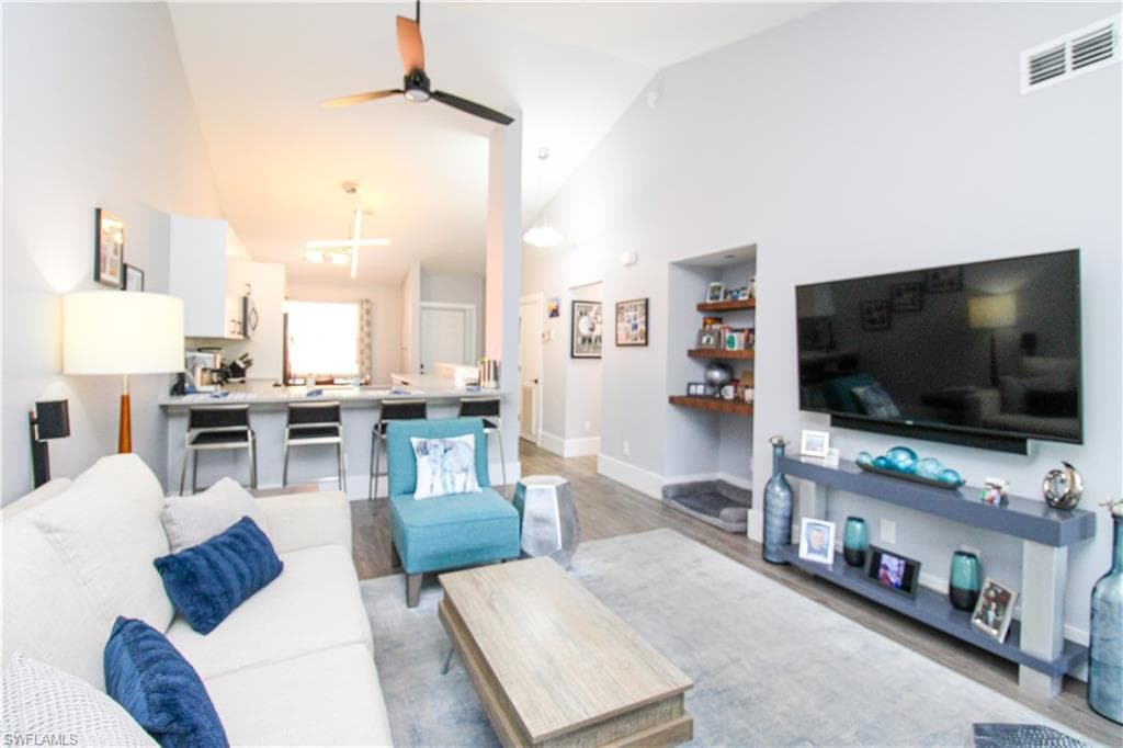 225 Robin Hood CIR 203-25