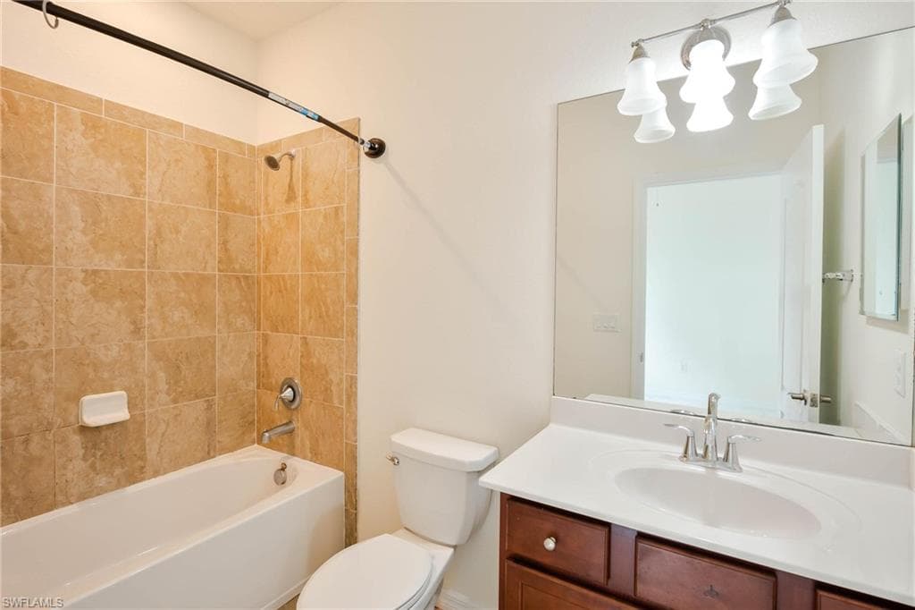 9215 Shadow Oak LN-23