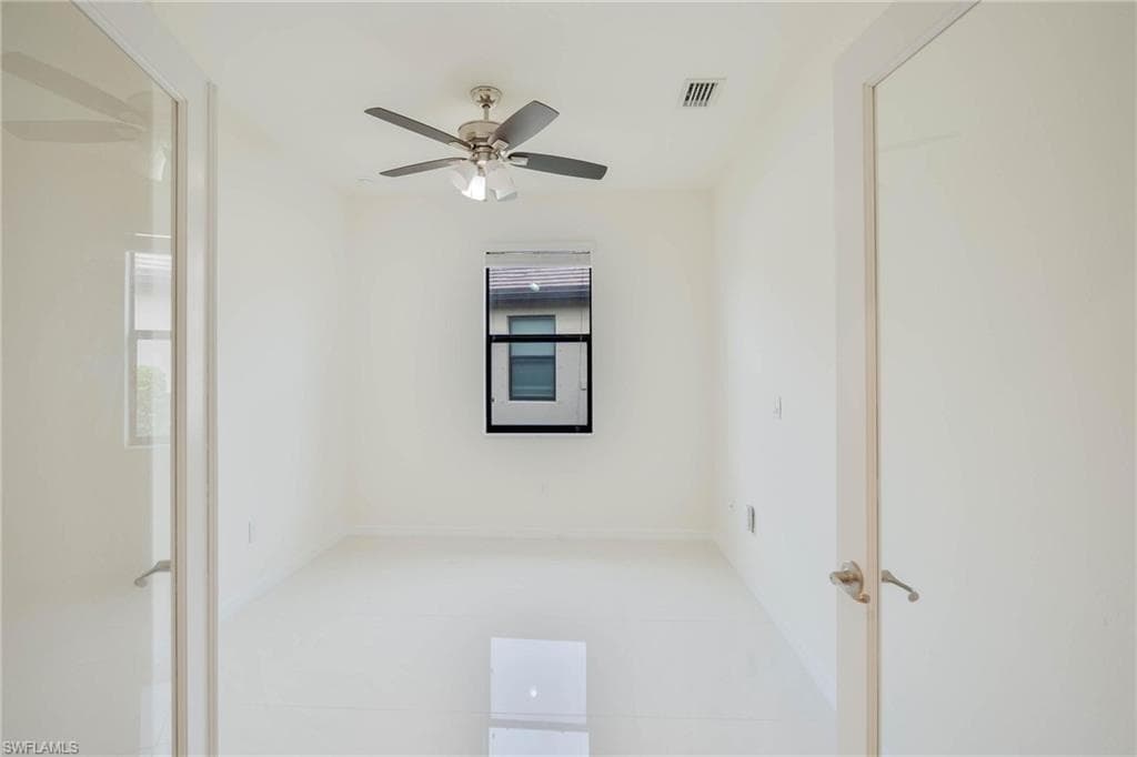 9215 Shadow Oak LN-17